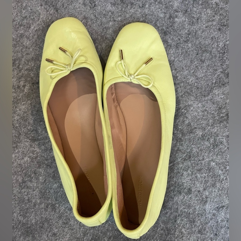 Noelsie-Lea Light Green Leather Flats Size 11 Very‎ Gently Used Nordstrom Brand